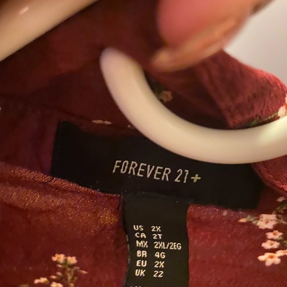 Floral Plus Size Top - Picture 3 of 5